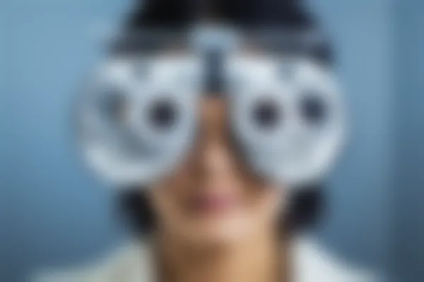 眼睛出现飞蚊症状是什么原因？如何判断飞蚊症的重性？