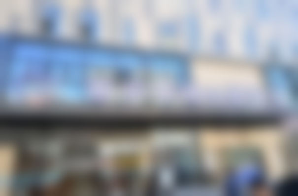 补牙过程，医生操作细致