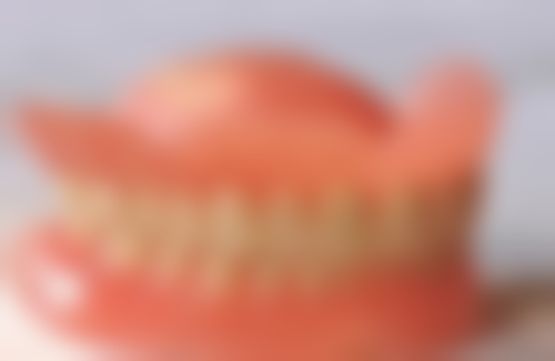 牙神经外露可以拔牙吗？普通非智齿一般先治疗，智齿多需及时拔，诊疗还得专业牙医评估！ 